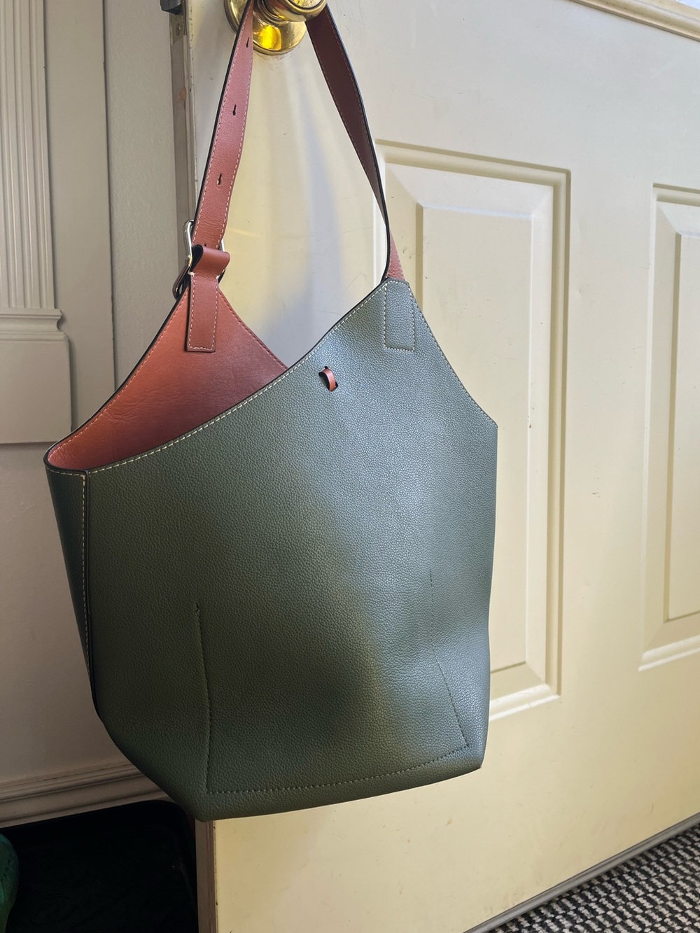 Maison de beaute blue Leather Tote Bag
